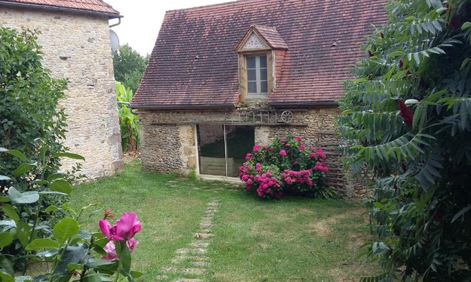 Montignac House | Relaxing Retreat at Le Chai with Pool & Oceanfront Views