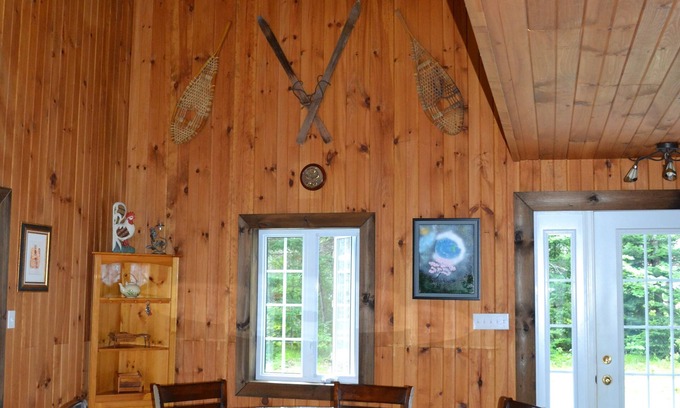 Mauricie Ski Chalet | Le Chalet des Amis du Monde Charming cottage in the heart of nature.