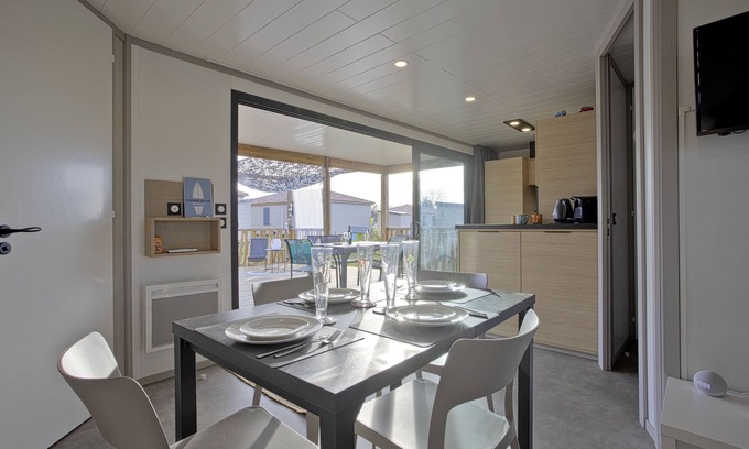 Saubrigues Cottage | Relax at Le Chalet Aquila - Pet Friendly with Ocean Views