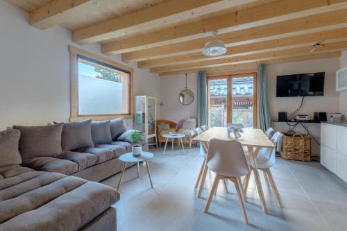 Chamonix City Centre Apartment | Exceptional Family Retreat at Le Chalet de l'Ours Blanc