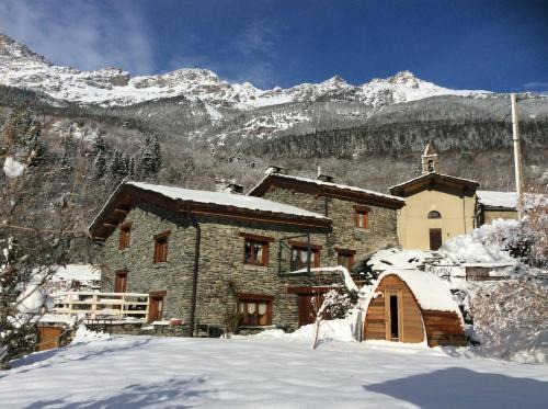 Saint-Andre Ski Chalet | Discover Le Chalet de la Vanoise: Pet-Friendly Retreat