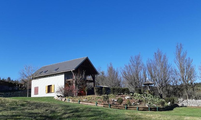 La Malene Ski Chalet | Oceanfront Retreat: Le Chalet de Pierrot with 9.5/10 Rating