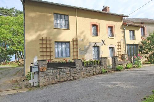 Folles House | Discover Le Chalet des Apiculteurs: Family & Pet Friendly Stay