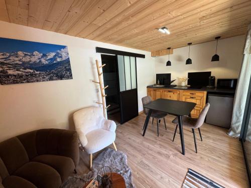 Entremont Apartment | Discover Le Chalet des Rêves - La Roche Blanche Retreat