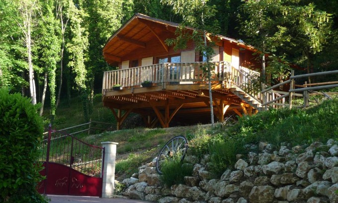 Saint-Maxire House | Cozy Le Chalet du Chloris: Child-Friendly & Rated 9.2/10