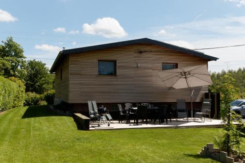 La Reid Ski Chalet | Cozy Le chalet du Ménobu: Pet-Friendly Retreat with 9.4 Rating