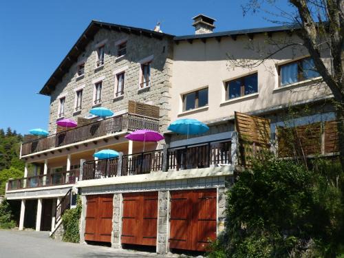 Antrenas Hotel | Discover Le Chalet: Pet-Friendly Oceanfront Retreat