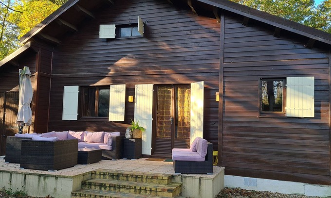 Bazoches-sur-le-Betz Ski Chalet | Welcoming Le Chalet du Lac: Pet-Friendly Retreat Awaits