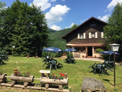 Luttenbach-pres-Munster House | Cozy Le Chalet: Oceanfront Retreat with Breakfast Included