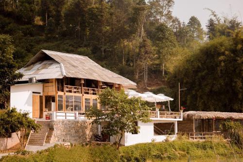 Bac Ha House | Charming Le Chalet Homestay: Family-Friendly & Breakfast Included