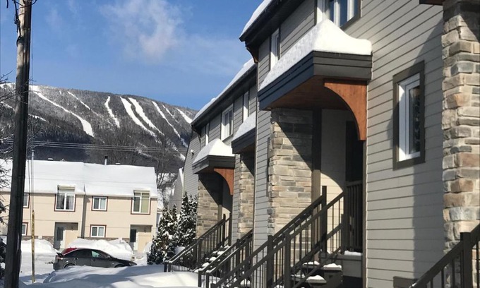 Beaupre Apartment | Welcoming Le Chaleureux: Pool, Breakfast & Family Friendly