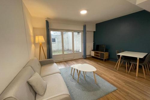 Anatole France Danton House | Le Chaleureux Collard