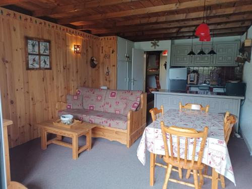 Pra Loup Apartment | Family-Friendly Stay at Le Chambeyron in Praloup 1600