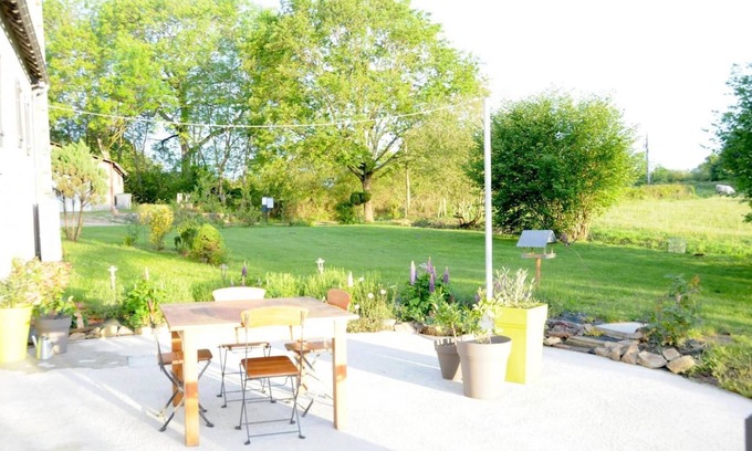Voussac Bed & Breakfast | Budget-Friendly Le Champ Bagnolet with Pool & Breakfast