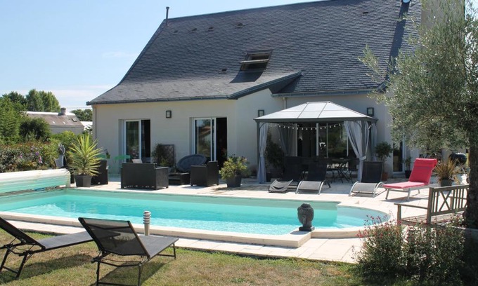 Saint-Gervais-en-Belin Bed & Breakfast | Oceanfront Retreat at Le Champ De La Ferme - Guest Rated 9.4