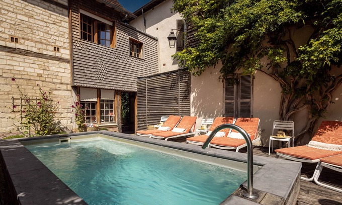 Old Town Hotel | Relax at Le Champ des Oiseaux - 4-Star with Spa & Pool