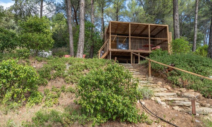 Saint-Marc-Jaumegarde Bed & Breakfast | Relax at Le Chant des Pins Lodge & Spa with Hot Tub Access