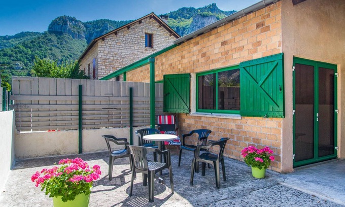 Gorges du Tarn Causses House | Family-Friendly Getaway at Le Chardon à Blajoux