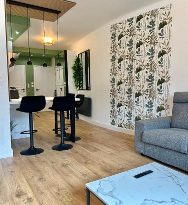 Quartier Beauregard-Boufflers-Buthegnemont-Boudonville Apartment | Family-Friendly Le Chardon: 2-Bedroom with Parking