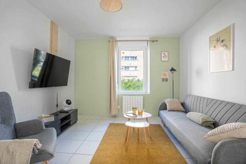 Juf Apartment | Le Charlie - Bright Retreat with Garden Access for Families