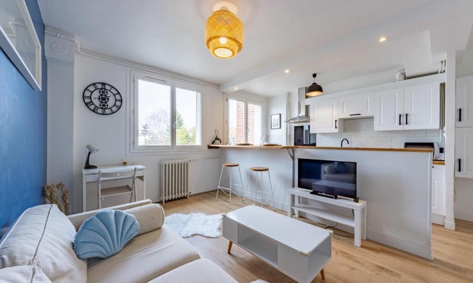 Cote Pavee Apartment | Cozy Le Charmant T3 Côte Pavée: Pet & Child Friendly Stay