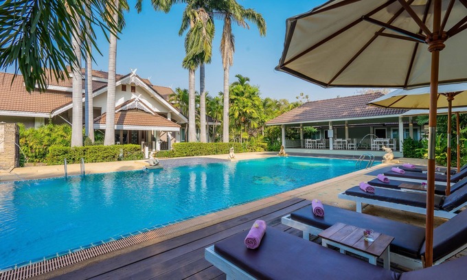 Mueang Kao Resort | Relax at Le Charme Sukhothai Resort with Pool & Restaurant