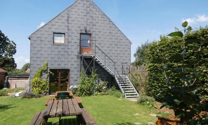 Barry Bed & Breakfast | Discover Family-Friendly Comfort at Le Chataignier Centenaire