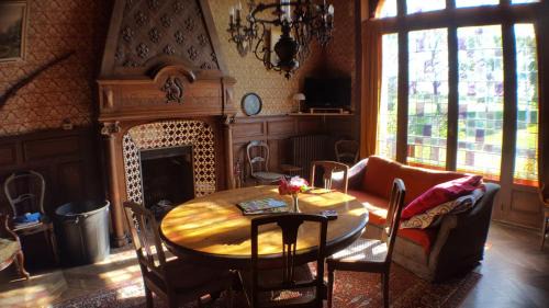 Villaines-la-Juhel Bed & Breakfast | Discover Le Chateau du grand Coudray: Pet-Friendly Retreat