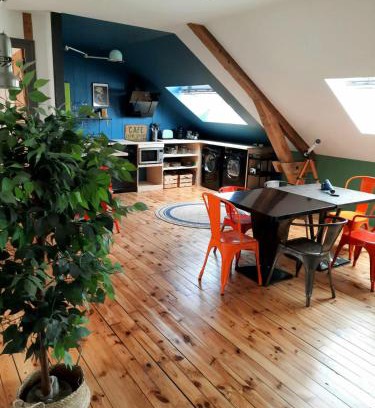 Cœur de Ville Apartment | Exceptional Le Chic Broc Ground: Family-Friendly Retreat