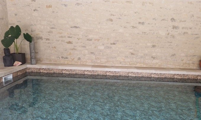 Cubjac House | Le Clos d'Adam charming and characterful cottage with heated swimming pool