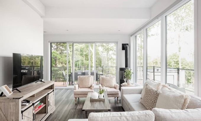 La Conception House | Le Cliff Cabin & Spa Farmhouse - 15 min to Tremblant
