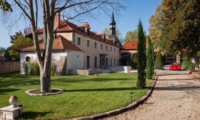 Bonnelles Bed & Breakfast | Discover Le Clocher de la Duchesse: Rated 9.8, Family-Friendly