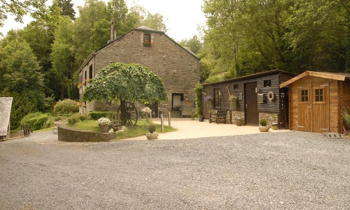 Freux House | Family-Friendly Le Clos Arboré: Top-Rated Gîte with Kitchen