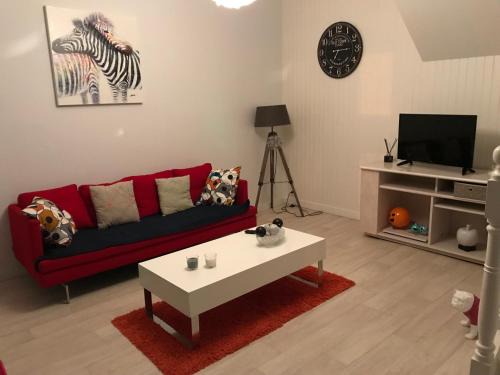 Les Epesses House | Family-Friendly Retreat at Le Clos D'Isabeau with Kitchen