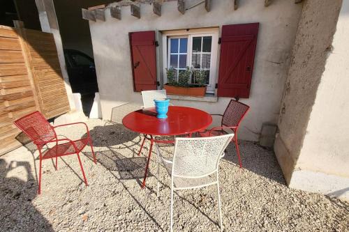 Outrepont Apartment | Pet-Friendly Escape at Le Clos de Chantecoq - Rated 9.4