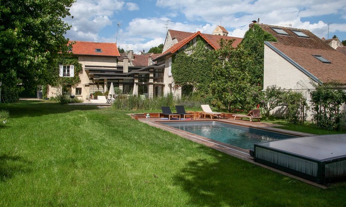 Chavenay House | Discover Le Clos de Gally: Family-Friendly with Private Pool