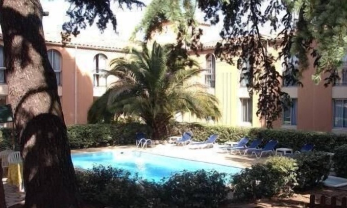 Castelnau-le-Lez Hotel | Relaxing Retreat at Le Clos de l'Aube Rouge with Spa & Pool