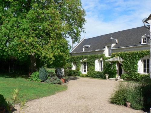 Saint-Georges-sur-Cher Bed & Breakfast | Oceanfront Escape at Le Clos de la Chesneraie - Rated 9.1