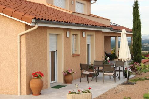 Saint-Germain-Laval Bed & Breakfast | Delightful Le Clos des Malézolles with Breakfast Included