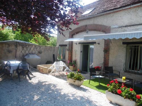 Montholon House | Unwind at Le Clos des Tuileries with Ocean Views & Spa