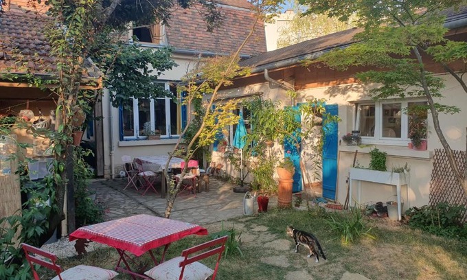 Parc-Chevreul Bed & Breakfast | Romantic Retreat at Le Clos du Moulin Dijon with Pool