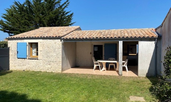 Domino House | Discover Le Clos de Domino: Oceanfront Bliss & Pet Friendly