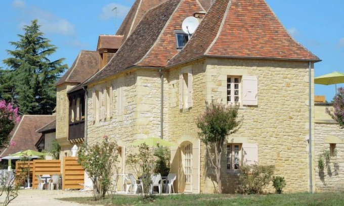 Saint-Vincent-de-Cosse Apartment | Pet-Friendly Retreat: Le Clos des Rives with Spa & Pool