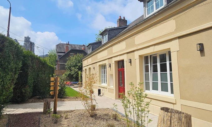 Laon House | Experience LE Clos Maldier with Private Spa & Family-Friendly Amenities
