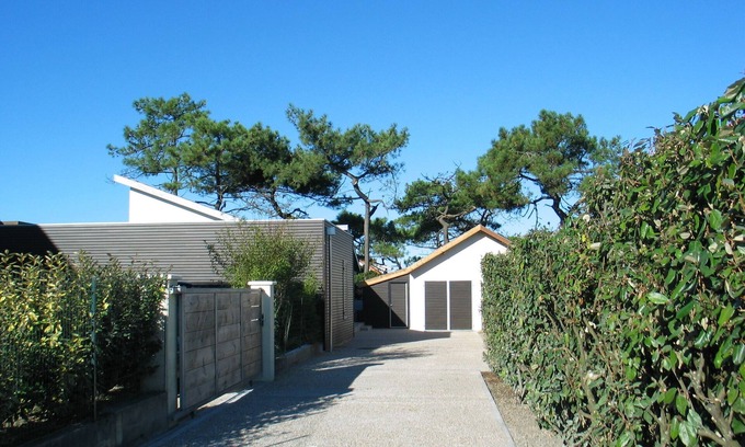 Mimizan House | Discover Le Clos Marin: Heated Pool & Oceanfront Bliss