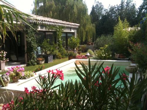 Eyragues Apartment | Relax at Le Clos Martin: Oceanfront Pool & Breakfast Included