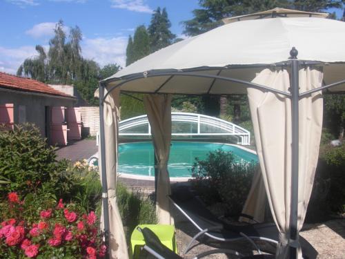 Mouilleron-le-Captif House | Relax at Le Clos Sainte Lea with Ocean View & Pool Access