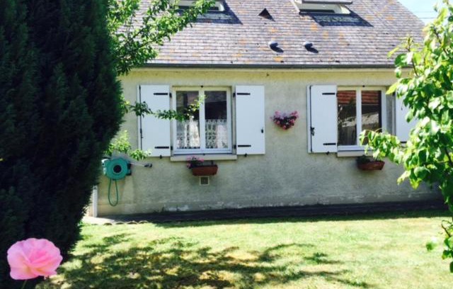 Isigny-sur-Mer House | Child-Friendly Stay at Le Clos Surcouf - Rated 9/10