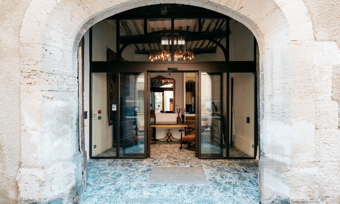 L'Isle-sur-la-Sorgue Apartment | Discover Le Clos Violette D'Aglaé: Guest Rated 9.8 with Spa