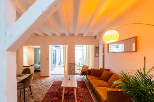 Gien House | Le Cocon: Pet-Friendly Retreat with WiFi & Parking Services